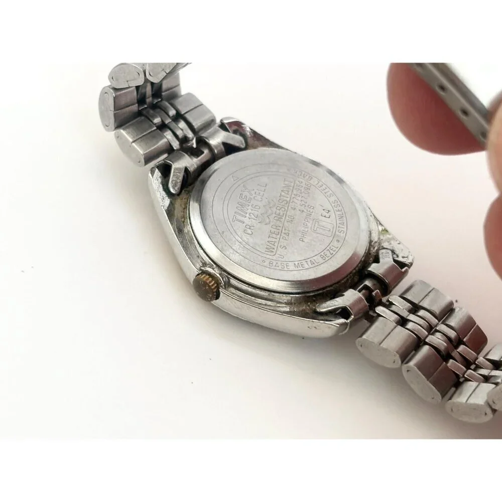 Timex Indiglo Silver Toned Fluted Bezel Vintage Wristwatch - 25mm - WORKS!